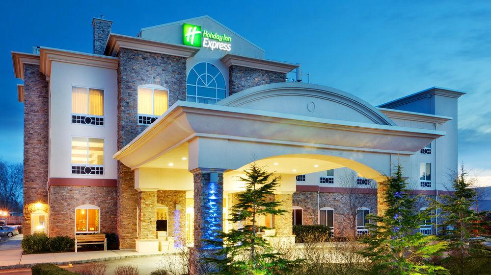 Holiday Inn Express Hotel & Suites East End By Ihg Riverhead Exterior photo
