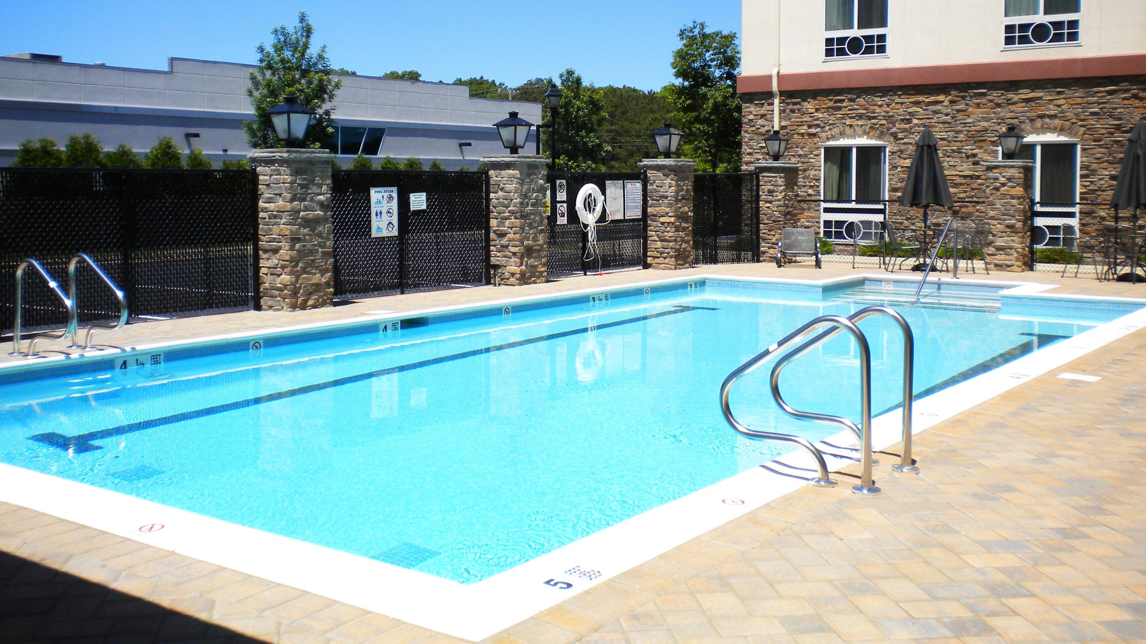 Holiday Inn Express Hotel & Suites East End By Ihg Riverhead Exterior photo