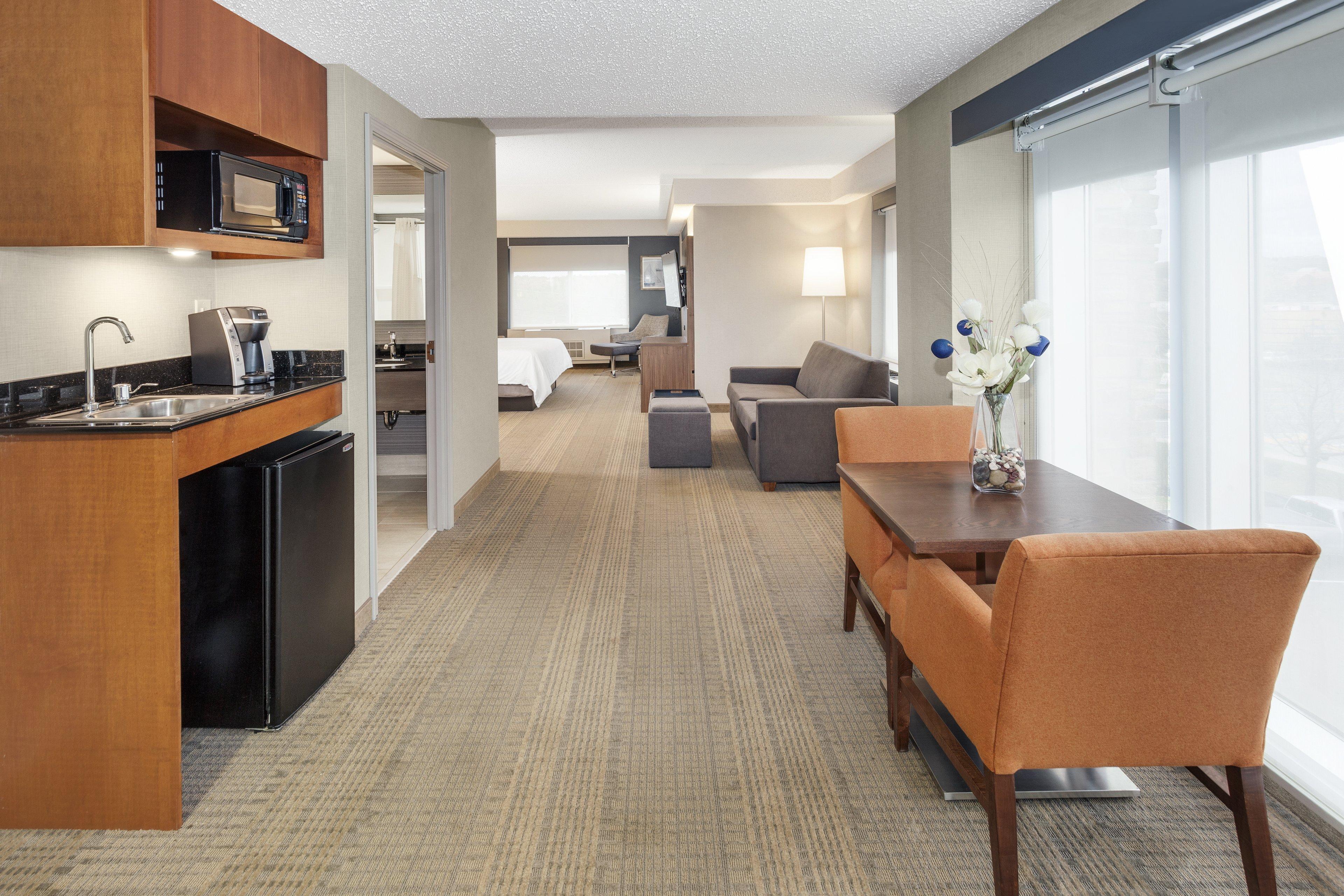 Holiday Inn Express Hotel & Suites East End By Ihg Riverhead Exterior photo