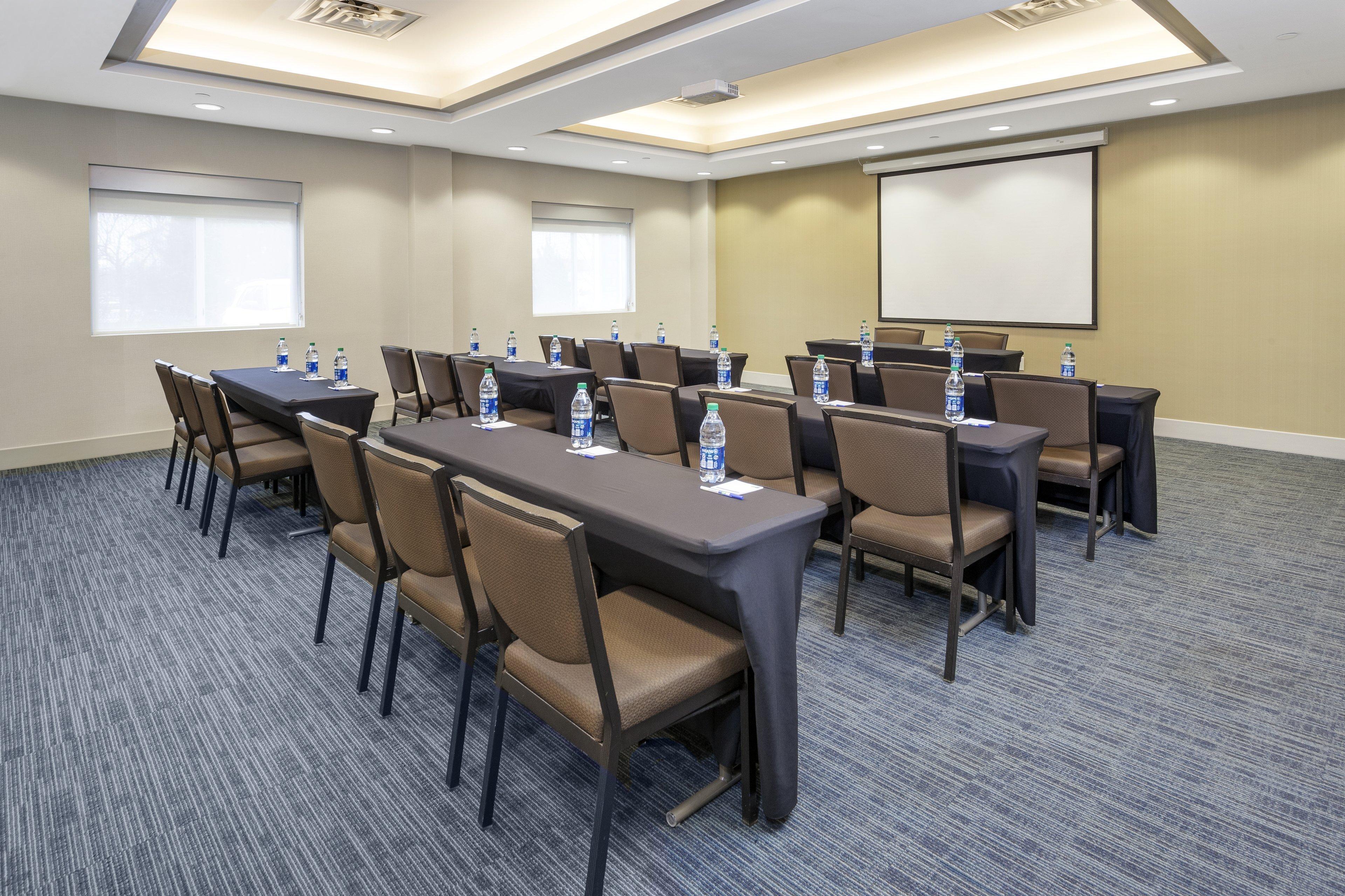 Holiday Inn Express Hotel & Suites East End By Ihg Riverhead Exterior photo